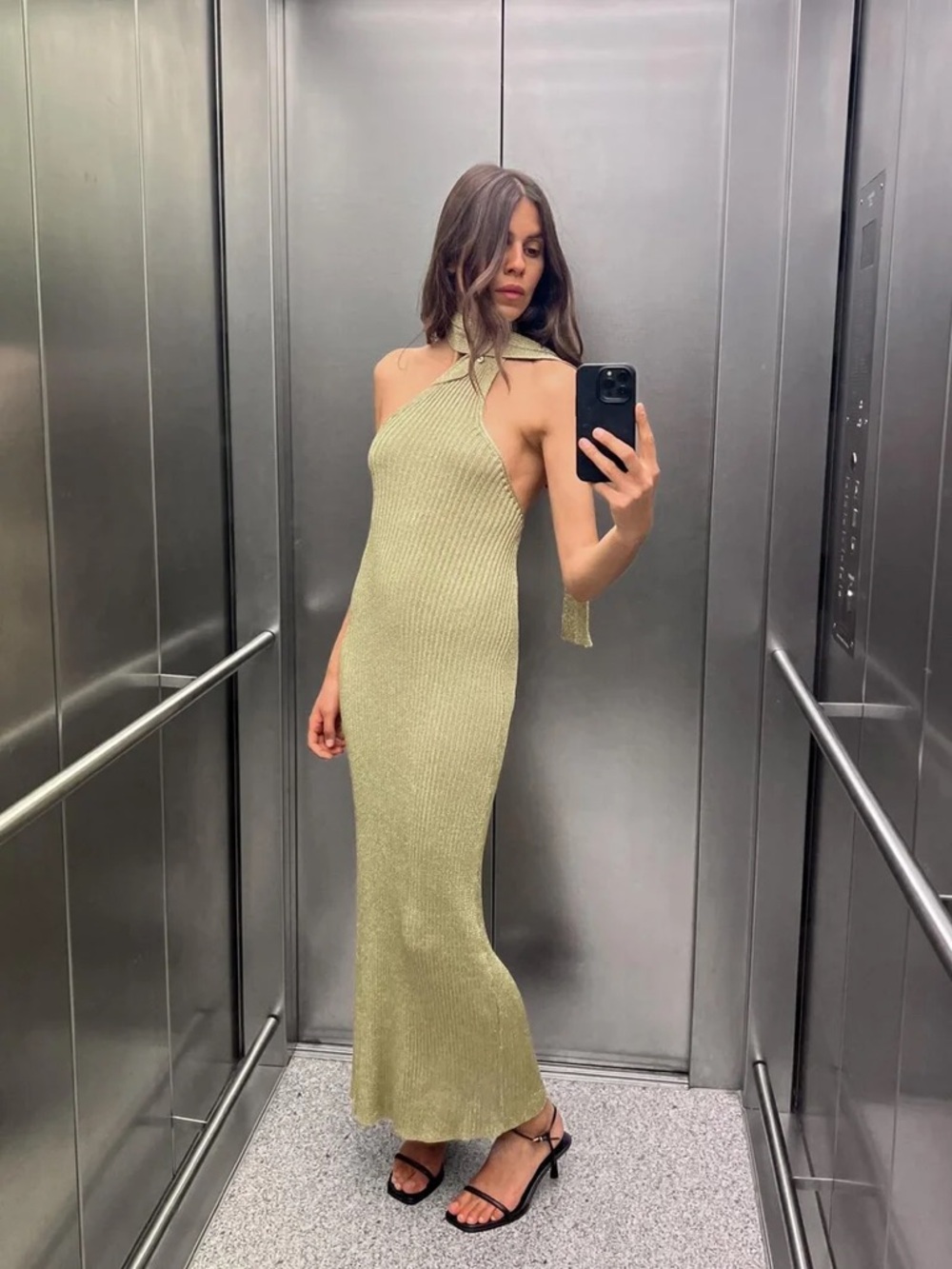 Zara KNIT DRESS WITH METALLIC THREAD
GOLDEN